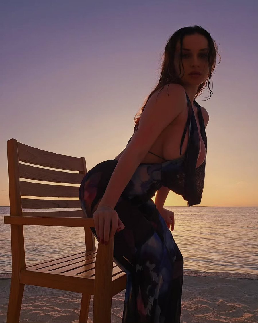 Sexy girl Miranda Faith nude in South Tarawa