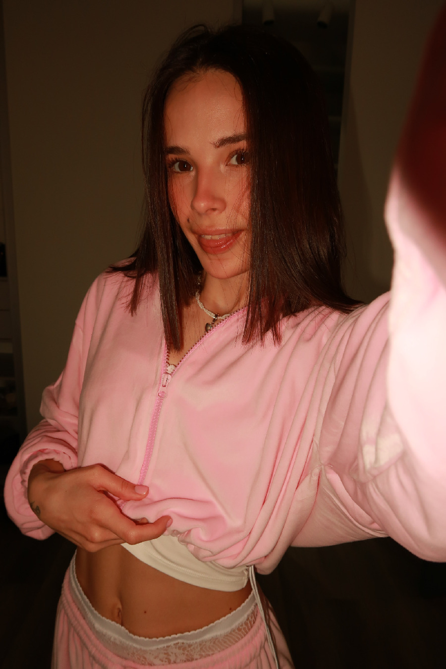 Tina brings the glow — live moments in South Tarawa